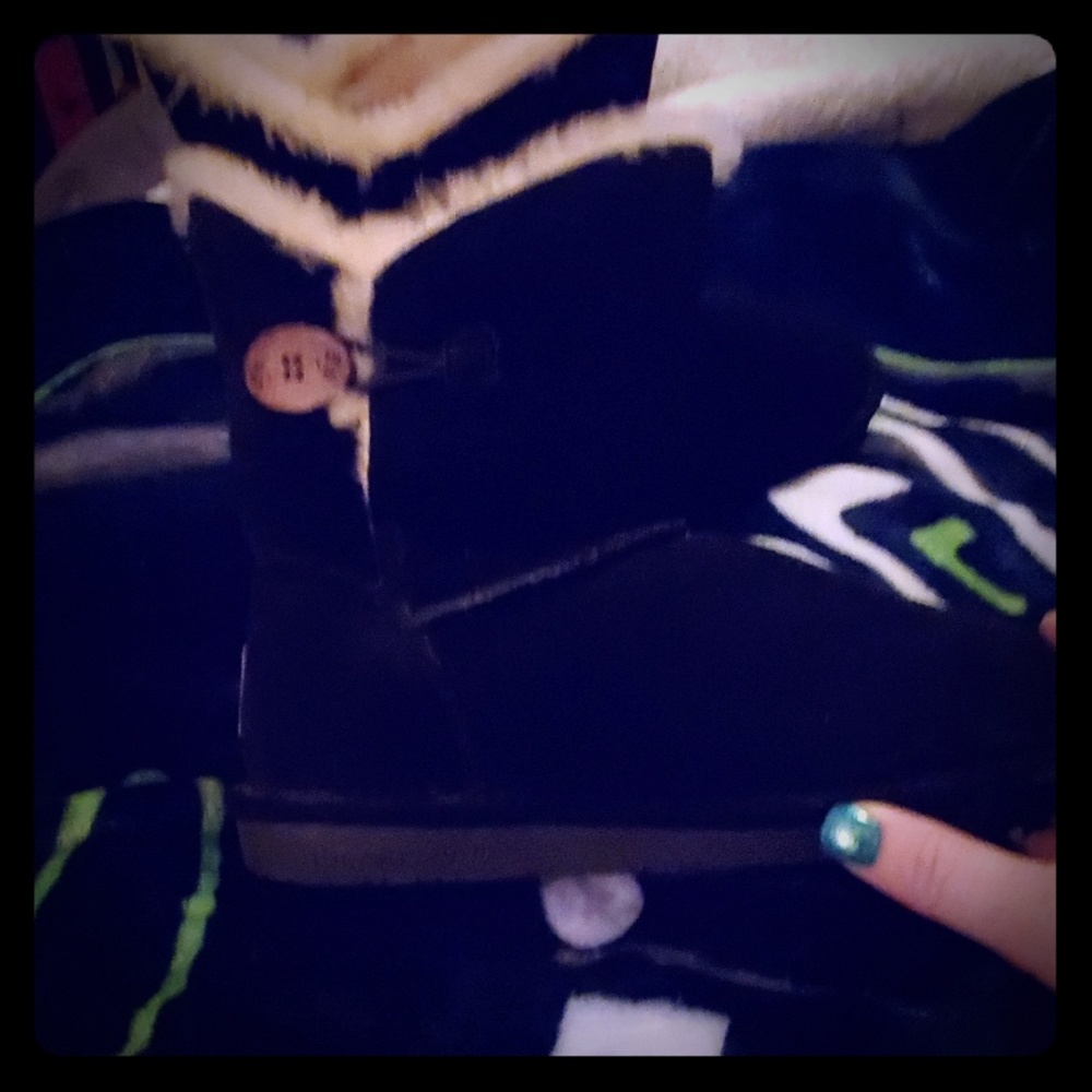 Bearpaw Short Boots